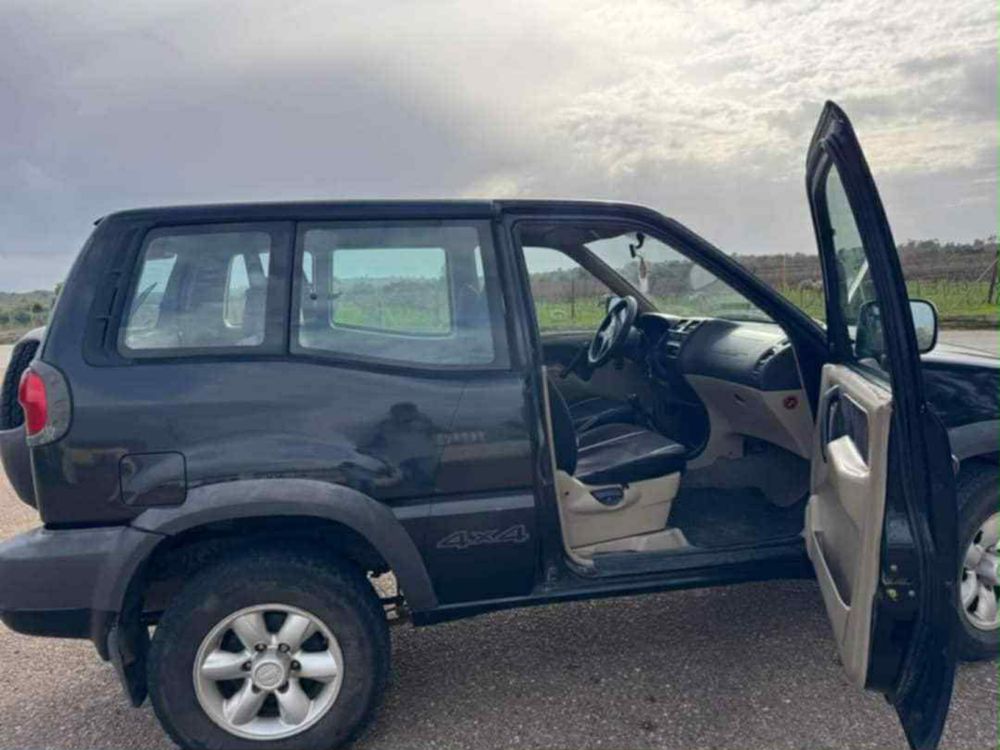 Nissan Terrano ano 2000