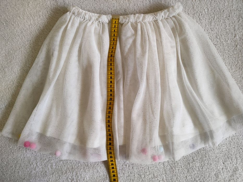 Tiulowa spódniczka Little Kids 116 cm – błyszcząca, z pomponikami