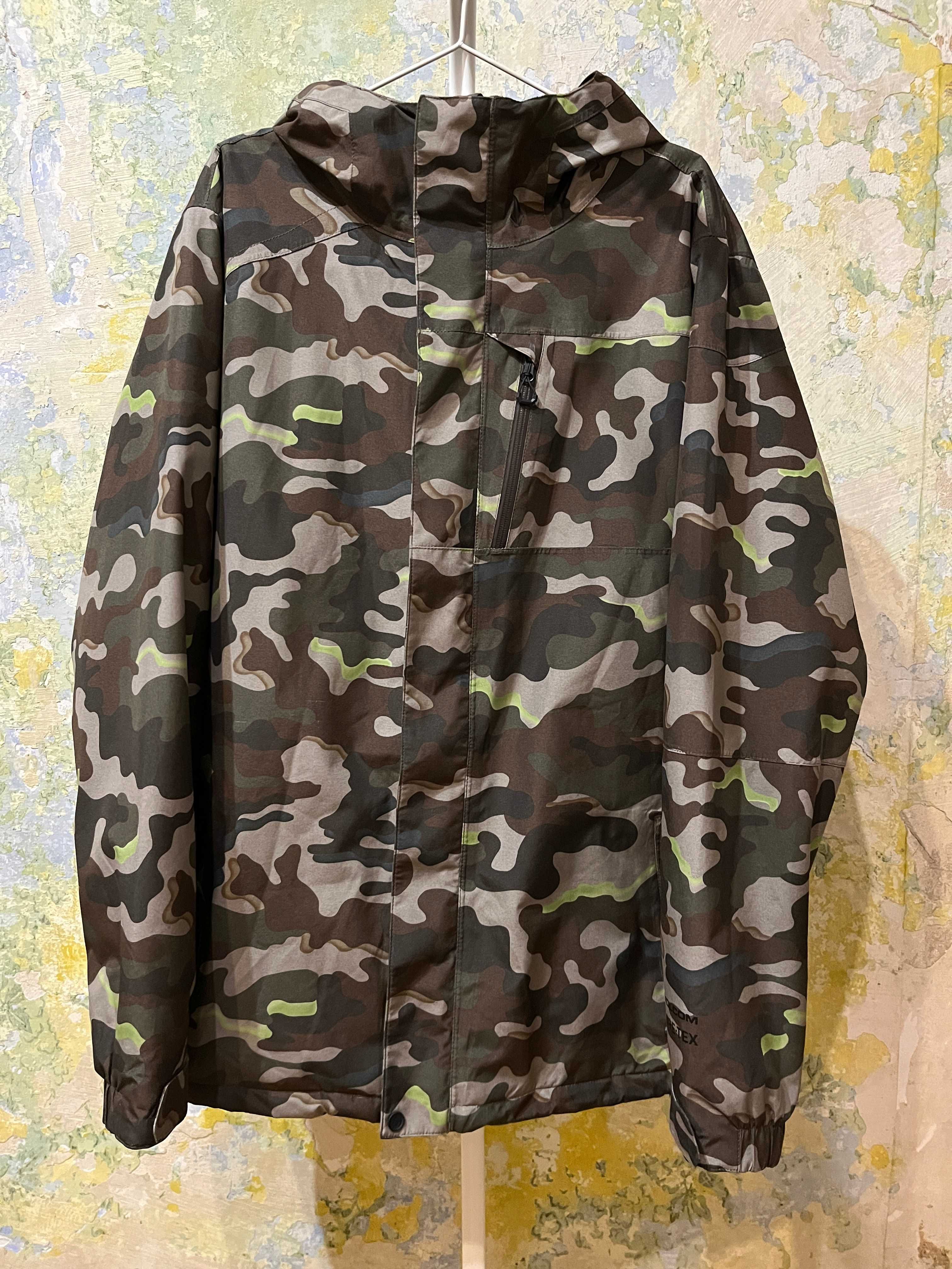 Volcom L Gore-Tex Jacket Army Camo, Б/В Сноубордична куртка Розмір L.