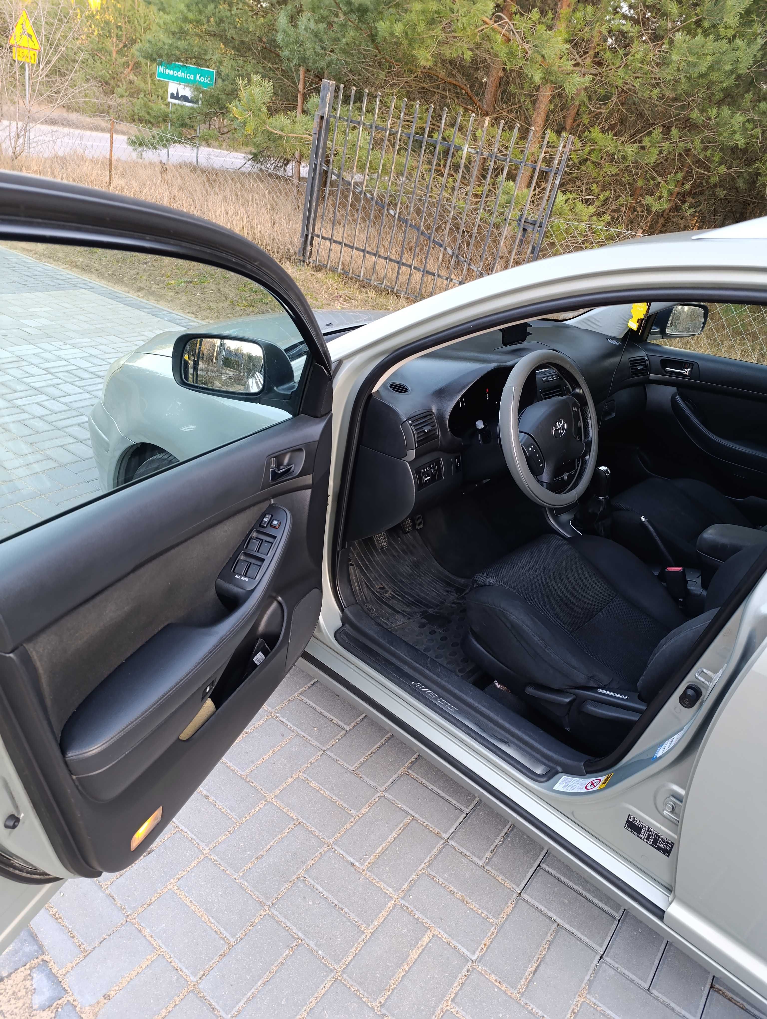 Toyota Avensis 1.8 benzyna