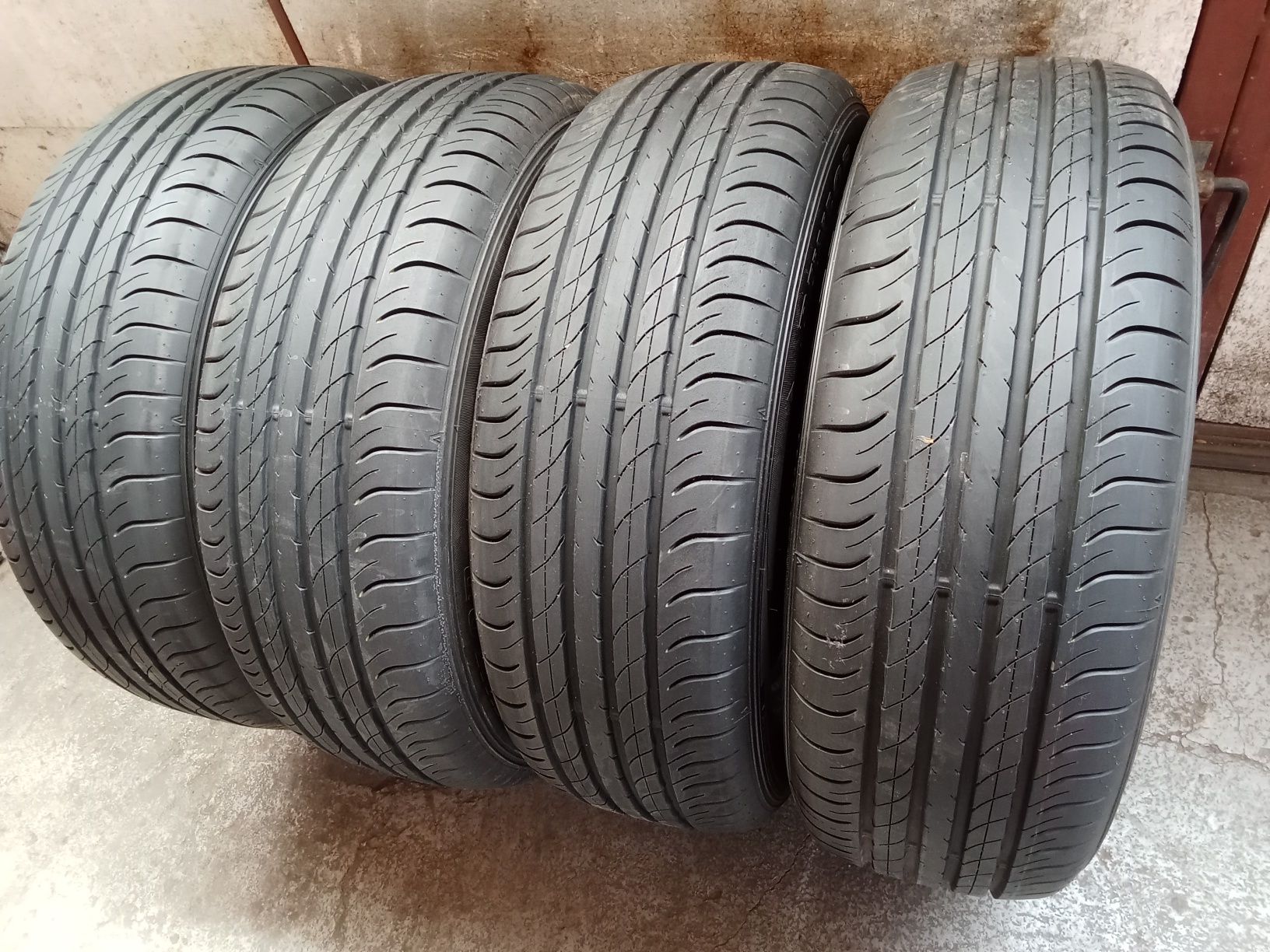 Sprzedam opony 235/60/18 nowe