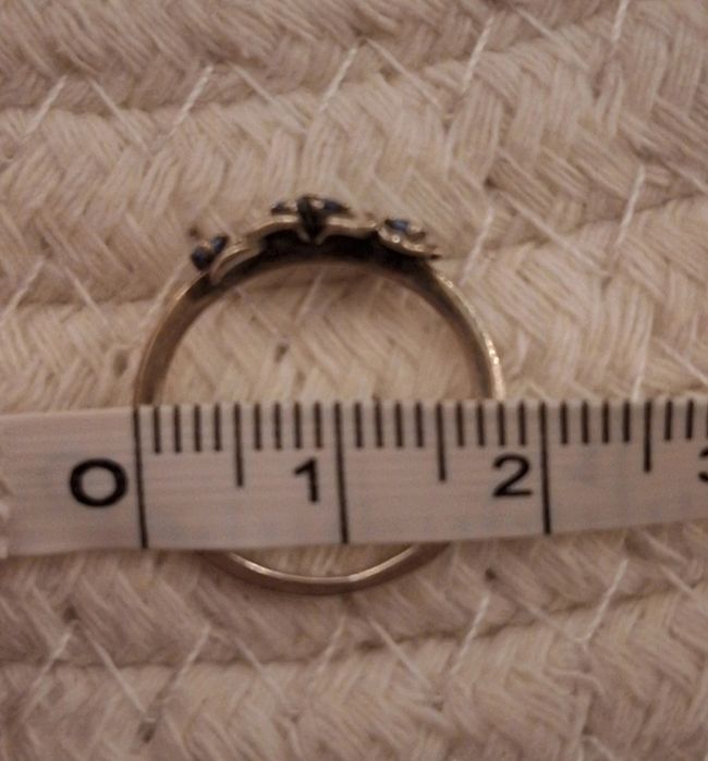 Pierścionek Apart srebrny z kwiatami i niebieskimi cyrkoniami