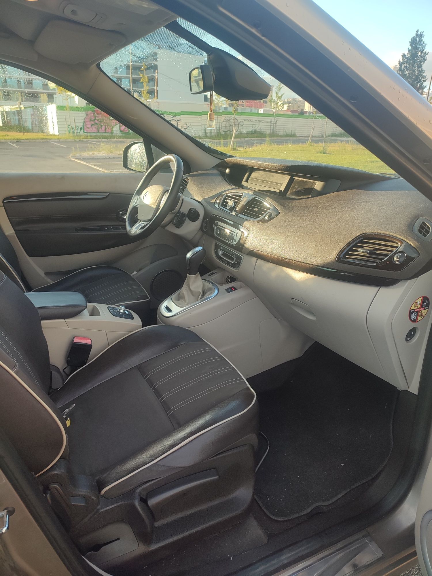 Renault Grand Scenic 2012
