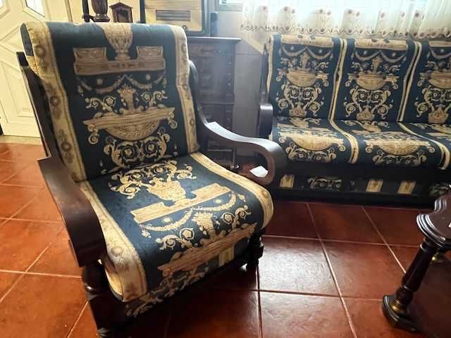 Sofá de 3 lugares mais 2 poltronas