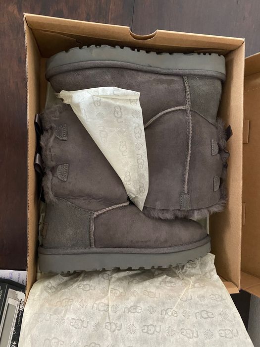 Botas UGG novas com laços - cinza