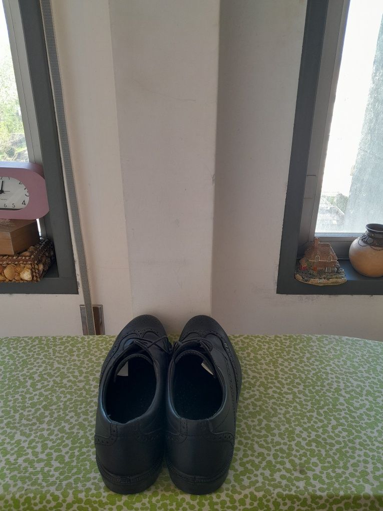 Vendo Sapatos de Senhor LAVORO muito bonitos como novos