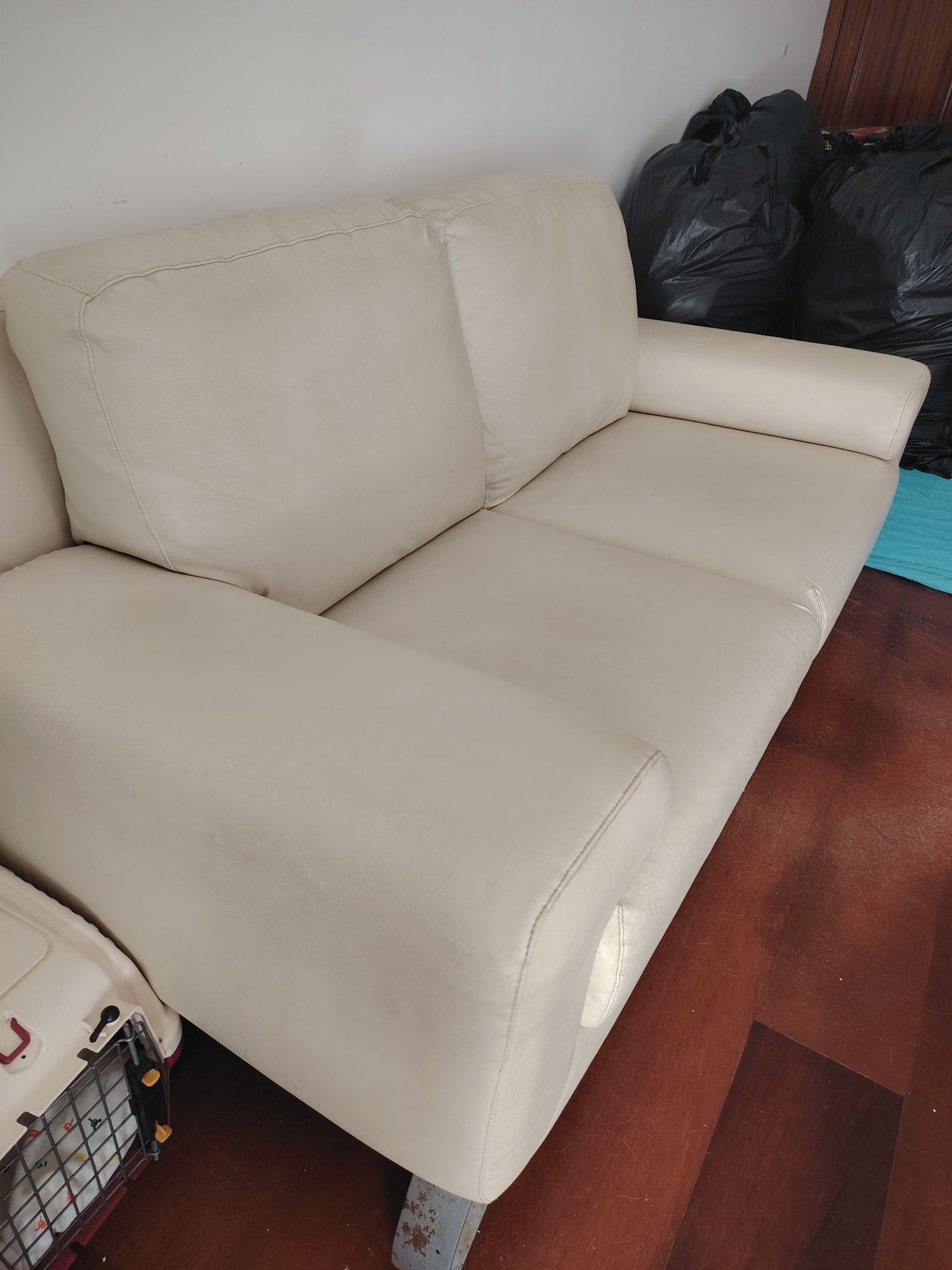 Sofá 2 lugares pele branco lavável