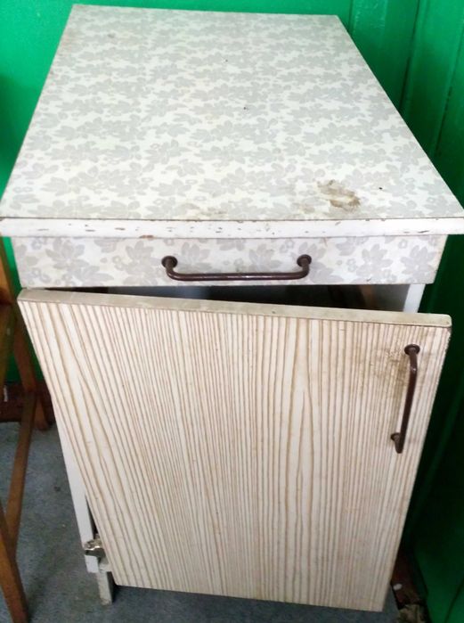 Мебель для кухни: стол, стул, тумба