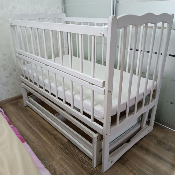 Дитяче ліжечко з відкидною боковиною + матрас