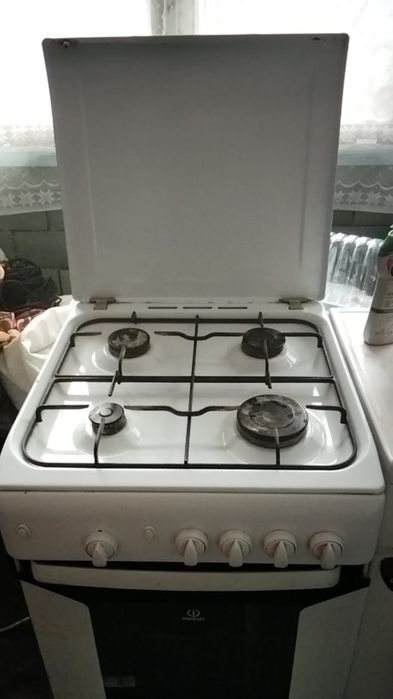 Продам газовую плиту индезит