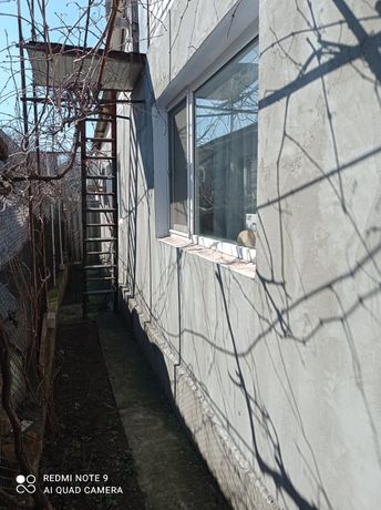 Продам дом на 2 входа на Жилпоселке район Запорожской 100м