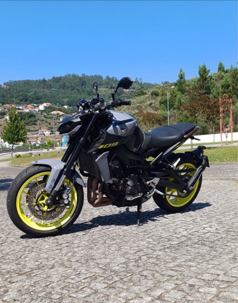 YAMAHA MT09 impecável com Extras e todas as revisões Linha Akrapovic