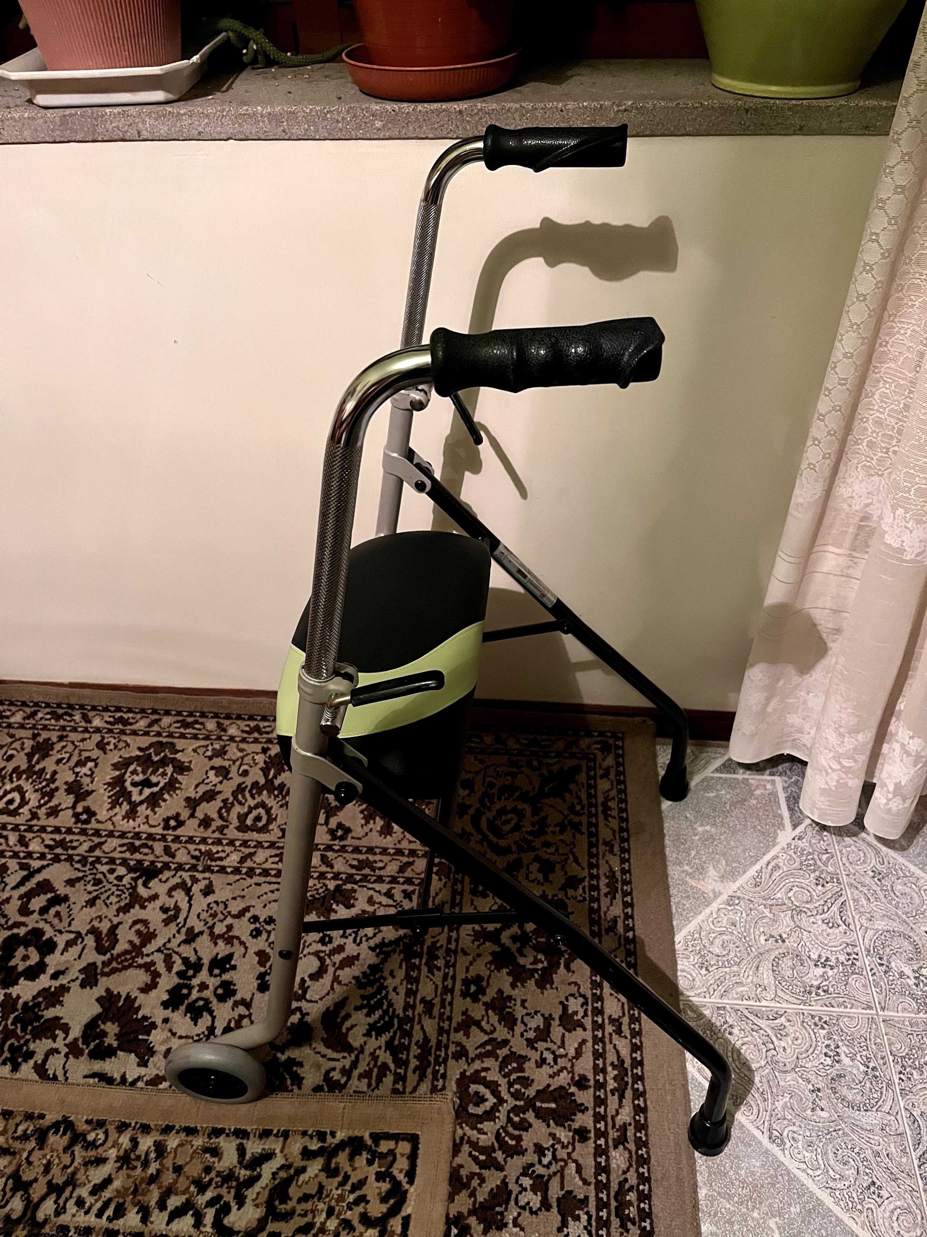 Andarilho com Apoio de Antebraço