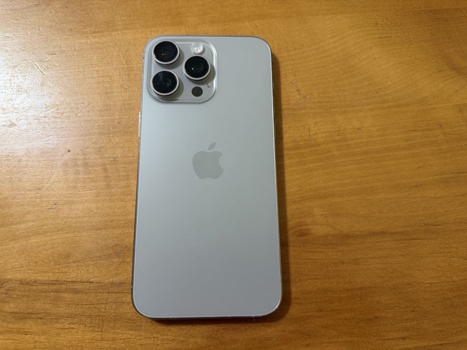 iPhone 15 Pro Max Natural Titanium 256Gb офіційний з двома чохлами