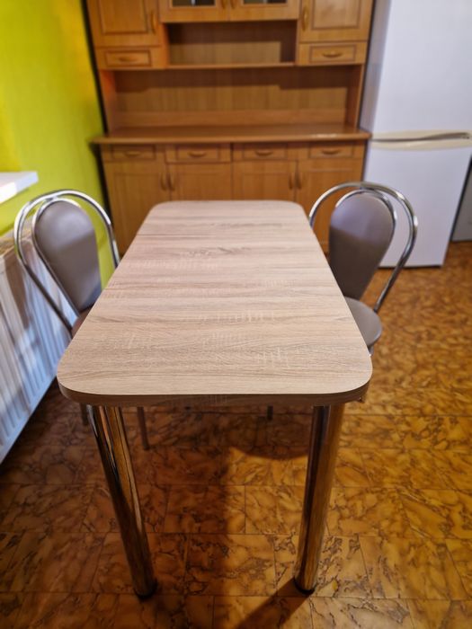 Stół rozkładany z 2 krzesłami
