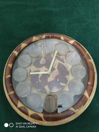 Часы настенные в деревянном корпусе