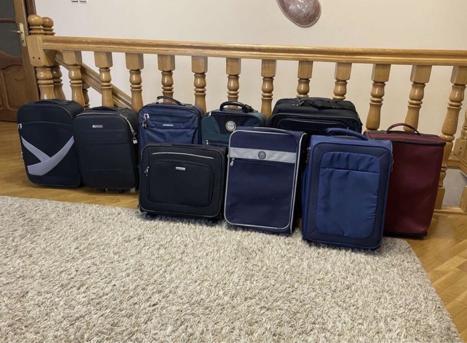 Валізи, чемодани