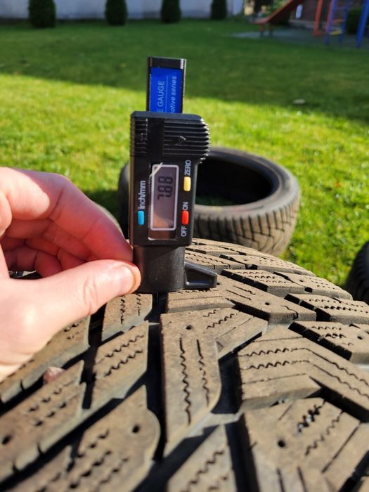 Продам зимову резину Hankook 245/45 R19