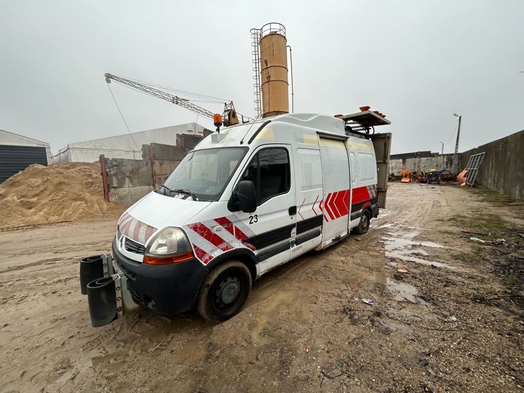 Sprzedam Renault Master służba drogowa