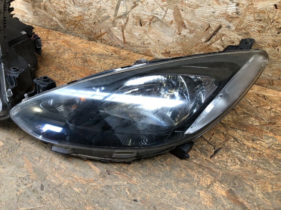lampa/reflektor przedni lewy prawy Mazda 2