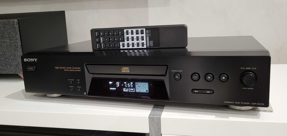SONY odtwarzacz CD model CDP-XE370 z pilotem - wyjście optyczne