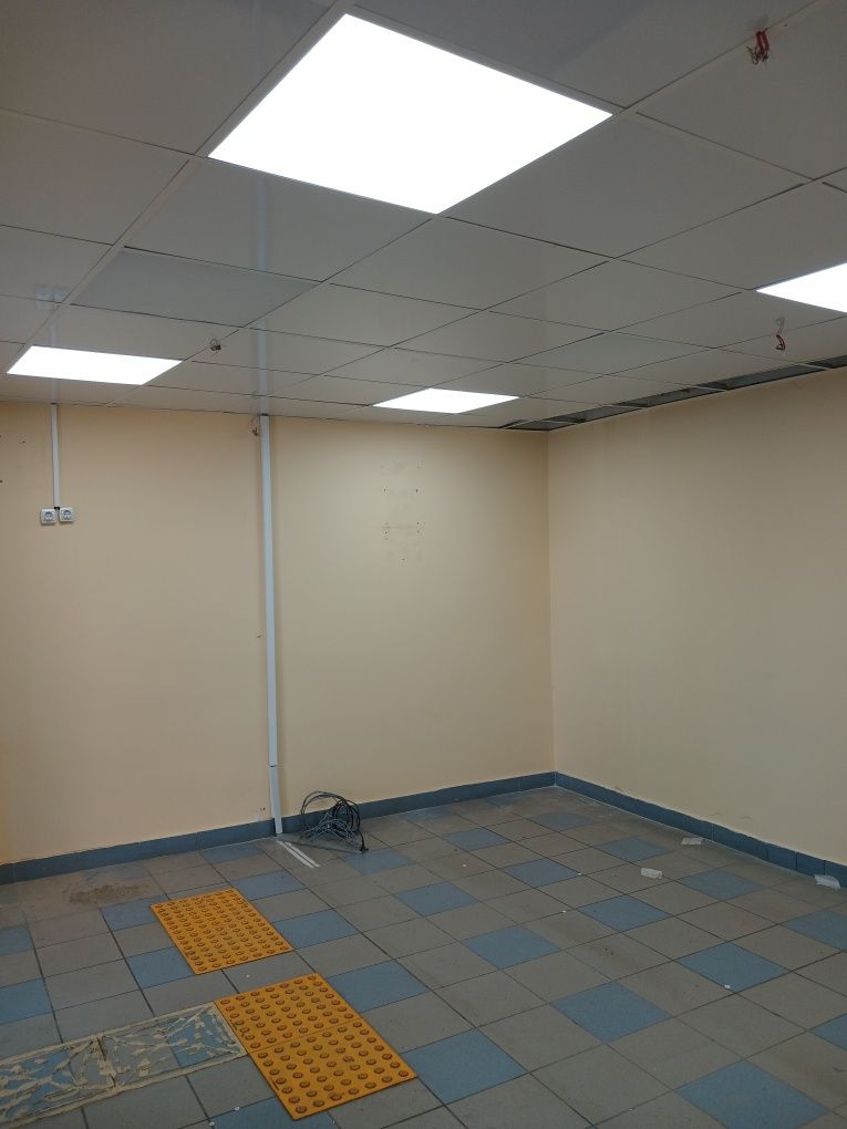Здам в оренду комерційне приміщення по пр. Соборності 42а.