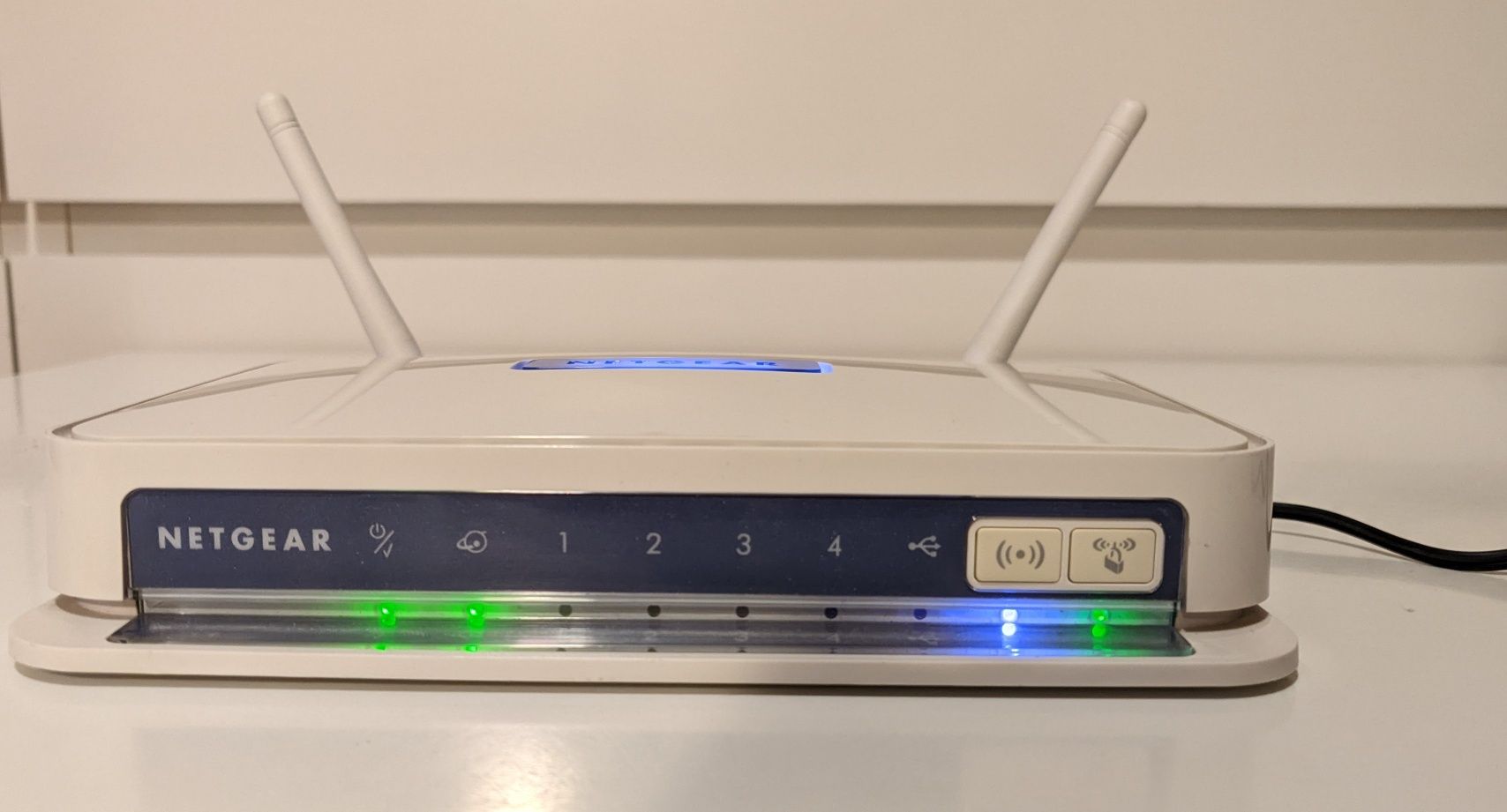 Router. Netgear JNR3210 (802.11b/​g/​n 300Mb/​s 1xWAN 4xLAN) USB