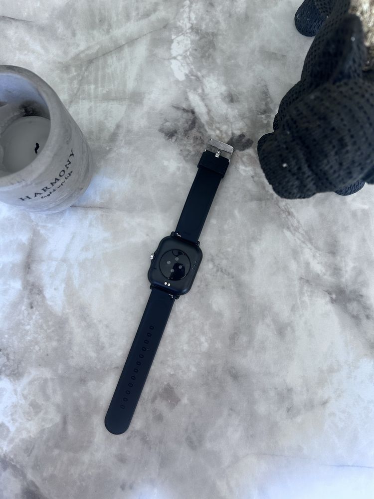 Smartwatch z funkcjami apple watch.