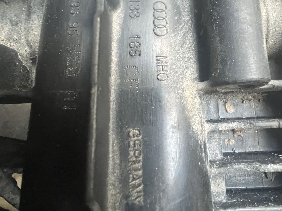 Колектор впускной Audi A4 B8 A5 Q5 1.8 2.0 TFSI 06H133185 BH AA AE CF