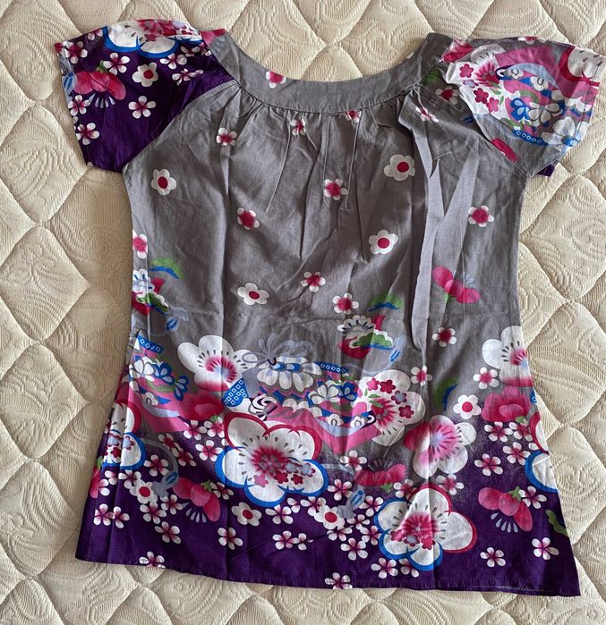 Blusa fluída com padrão floral