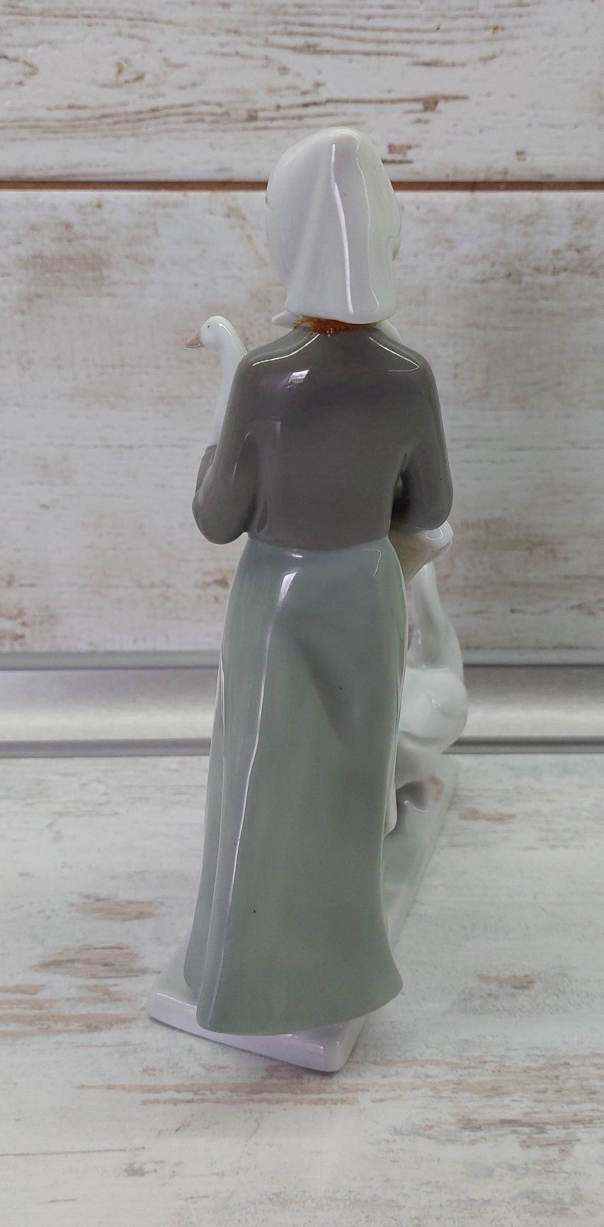 Порцелянова статуетка Селянська дівчина з гусьми GDR