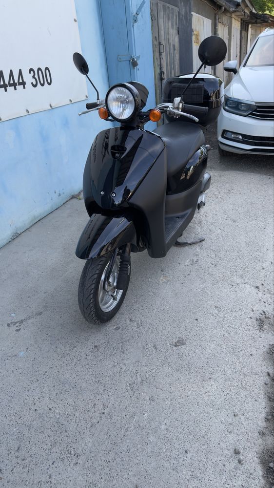 Продаєть скутер
