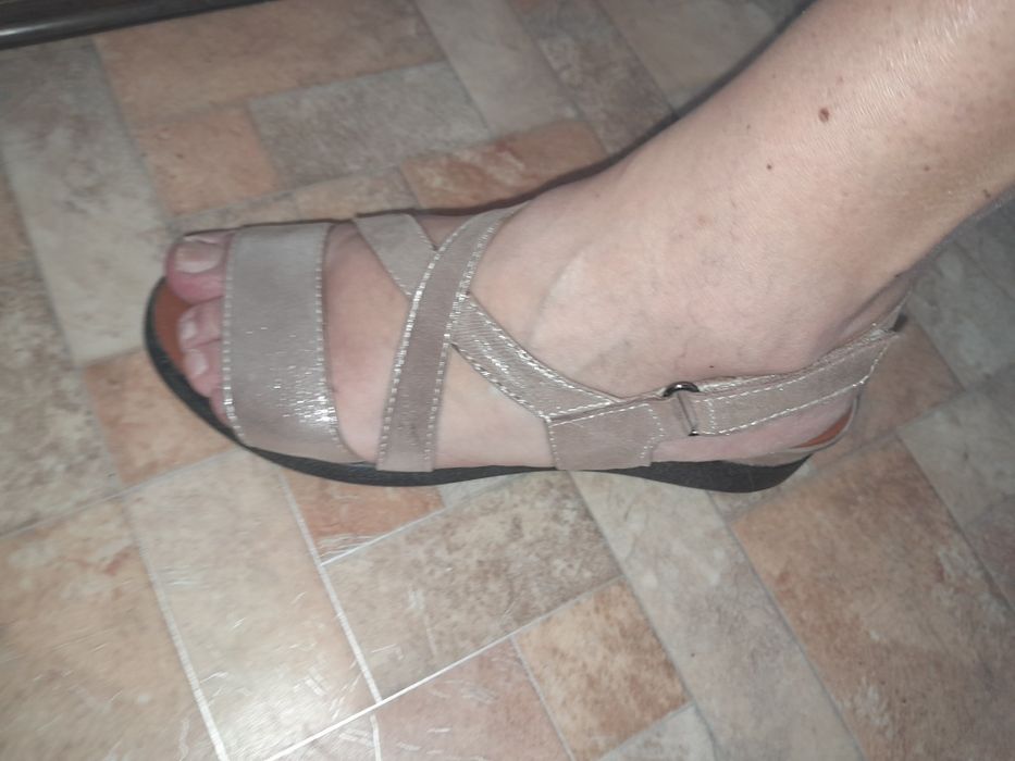 Шкіряні сандалі 39р.