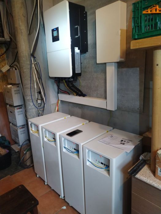 Монтаж установка iнвертора сонячної електростанції  сонячних панелей