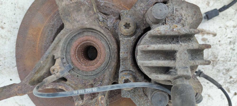 Citroen C4 Grand Picasso 2.0 Zwrotnica Prawy Przód Prawa Przednia PP