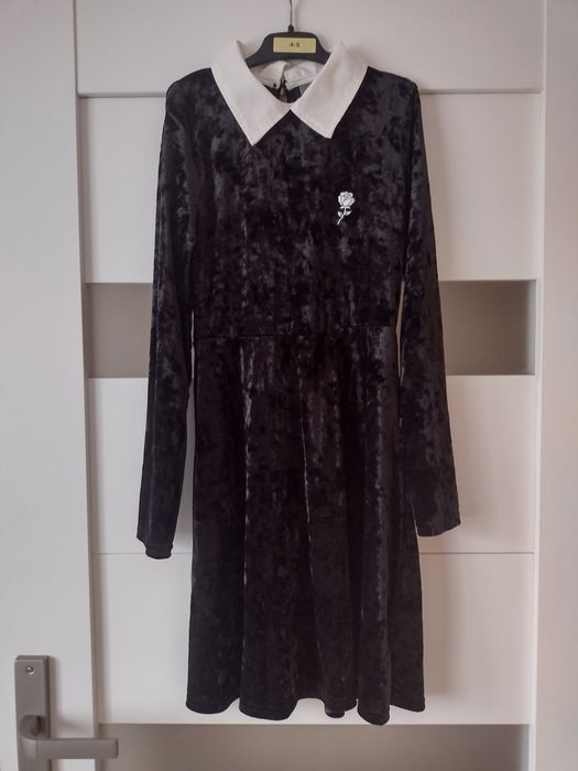 Czarna sukienka w stylu Wednesday z białym kołnierzykiem rozmiar 146