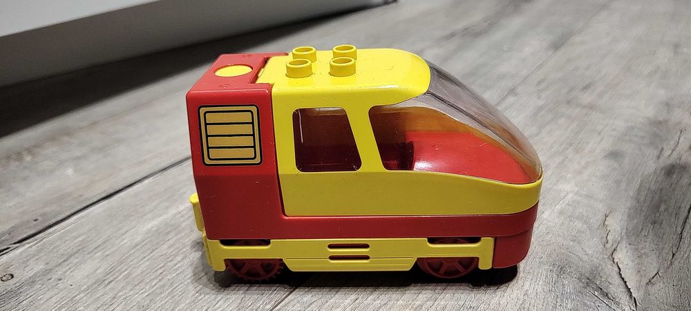 LEGO Duplo tory kolejowe (18 sztuk) i pociąg na baterie
