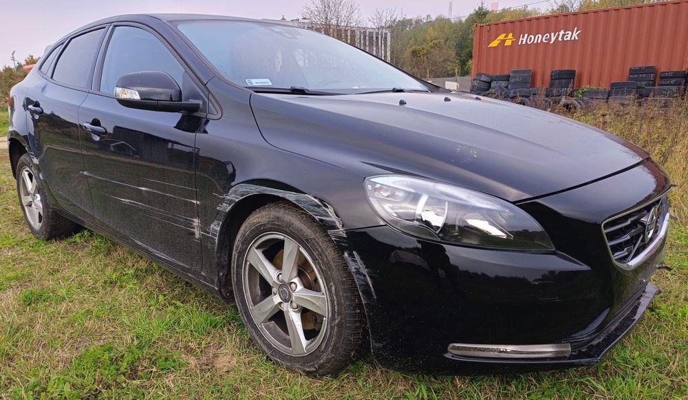 Volvo v40 2016 uszkodzony