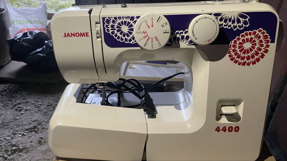 Швейна машинка  Janome в чудовому стані