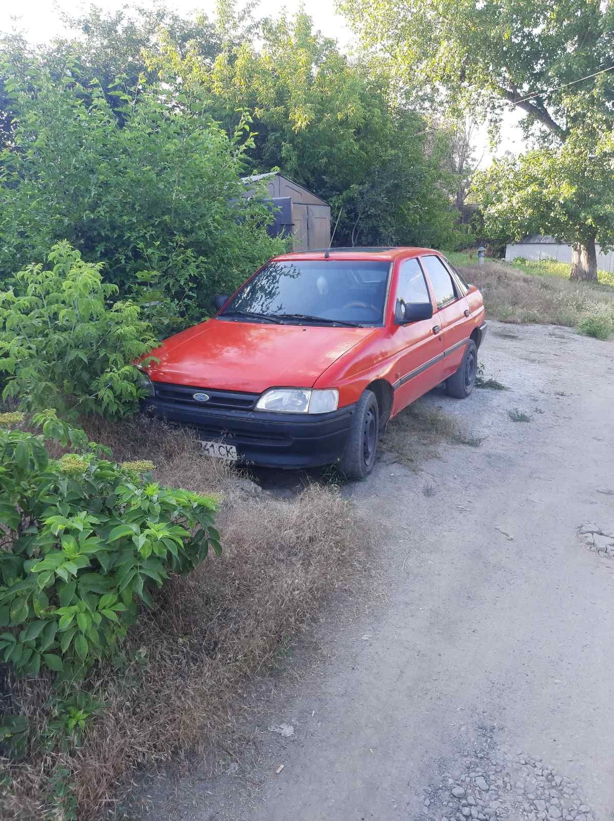 Автомобіль Форт ескорт