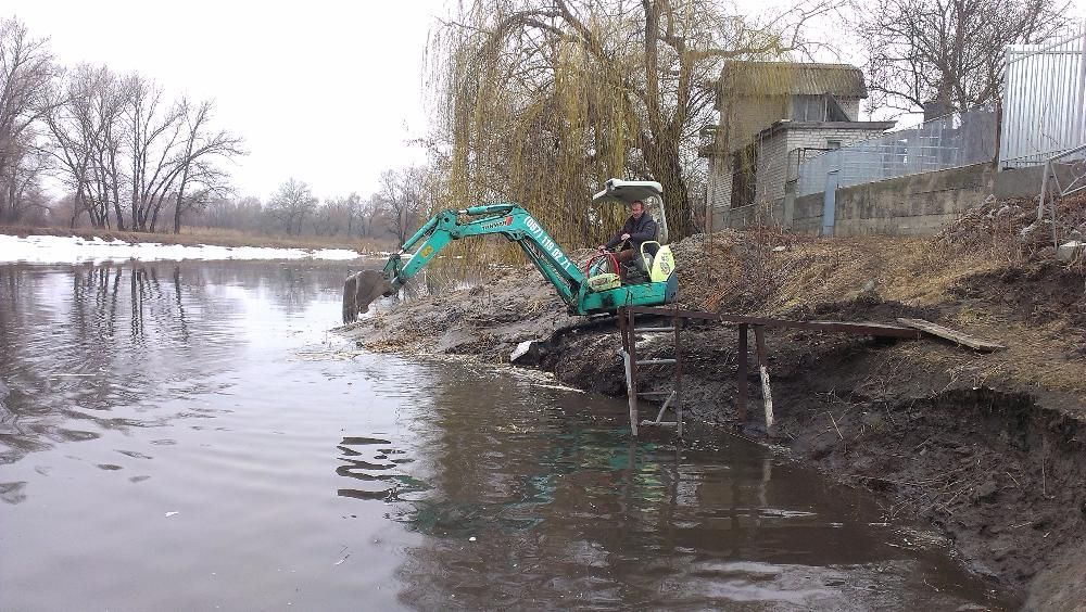 Чистимо берег від комишу, копаємо ставки, заходи для човнів,  катерів