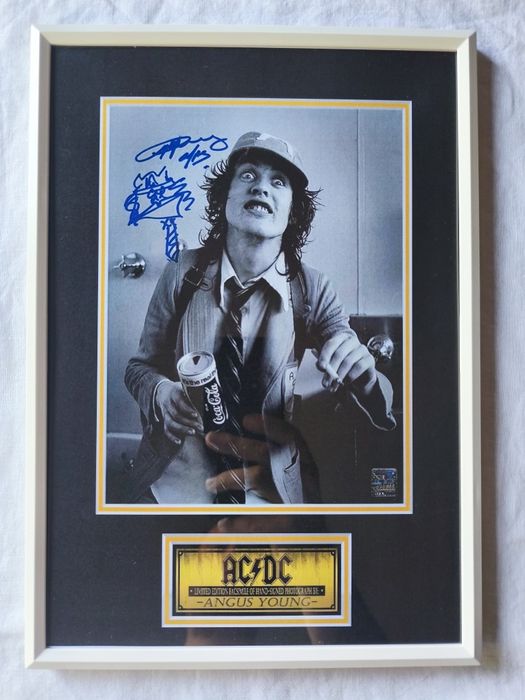 Moldura AC/DC Angus Young com Autógrafo (A4)