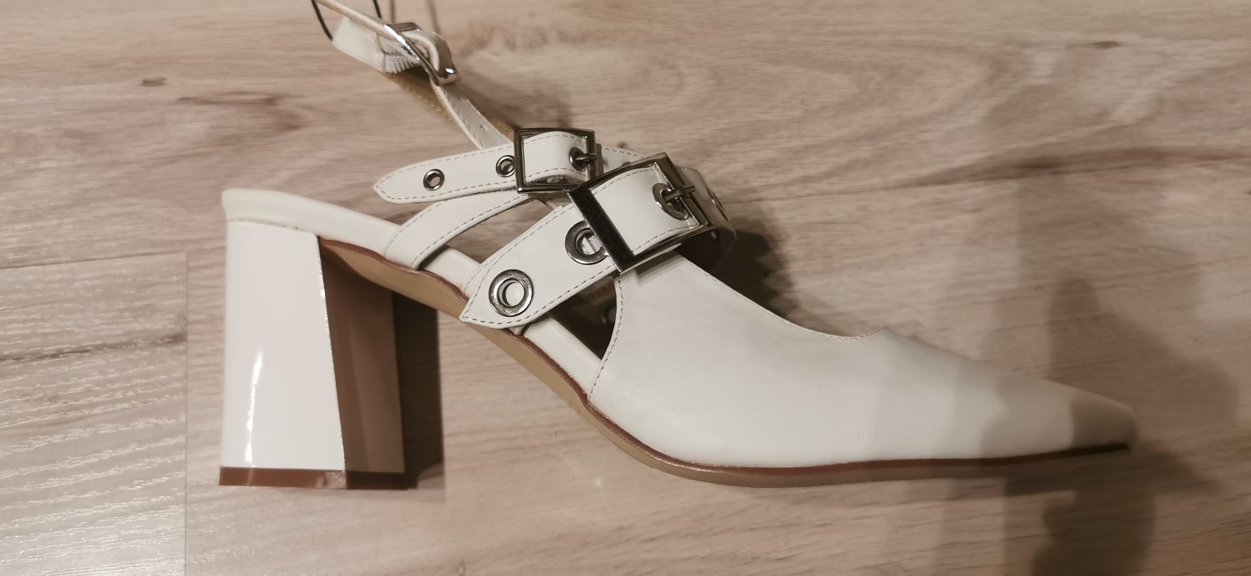 Piękne buty Reserved 40 białe nowe