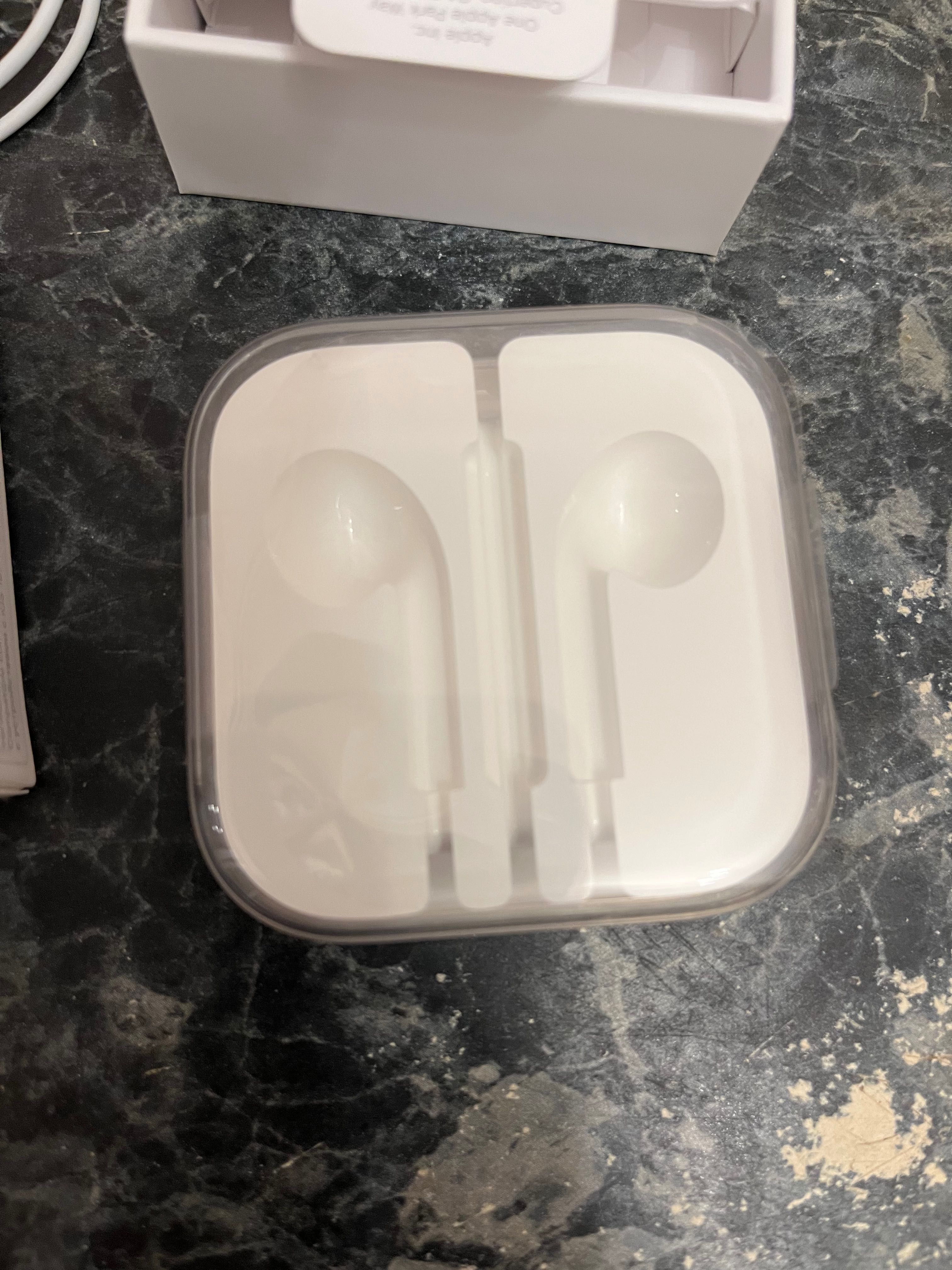 Продам наушники EarPods
Lightning Connector