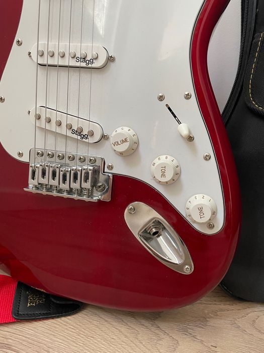 Gitara elektryczna Stratocaster Stagg czerwona