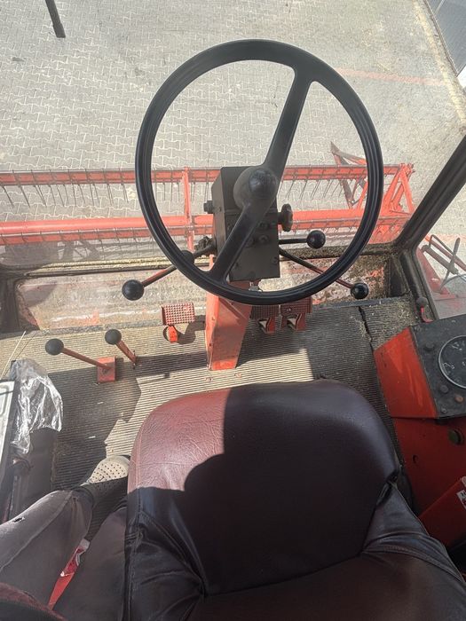 Kombajn zbożowy Bizon Z 056