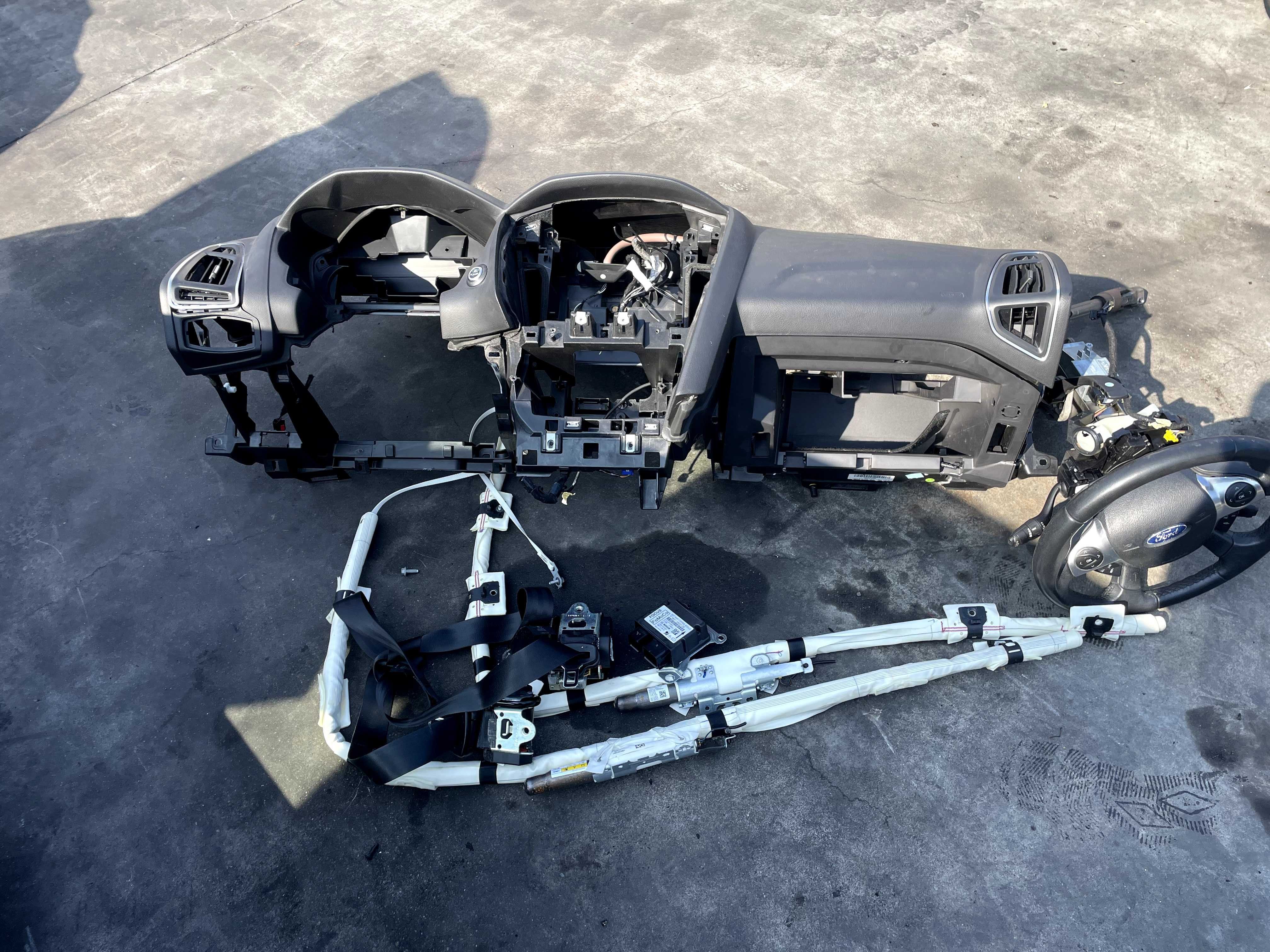 Ford Focus MK3 Kompletna konsola kokpit poduszki airbag + pasy + kurty