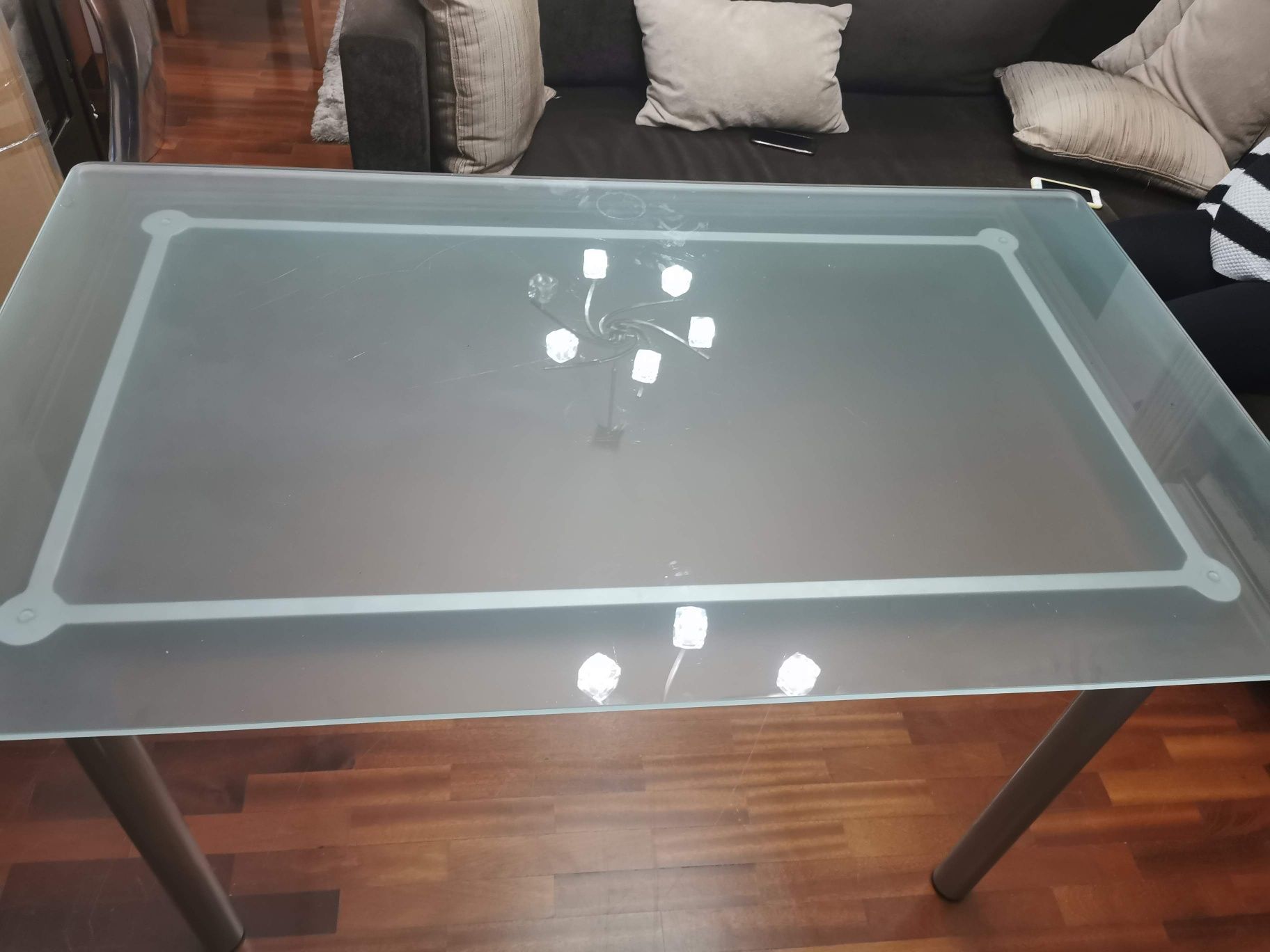 Mesa em vidro 85€