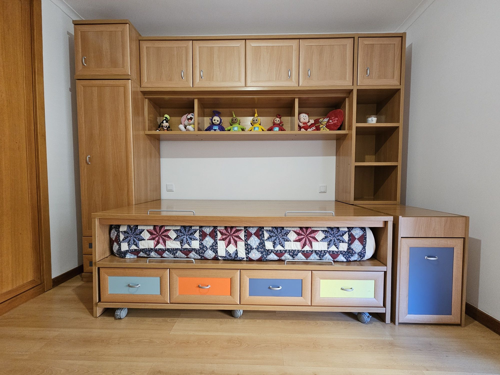 Mobília de Quarto de Criança em Madeira