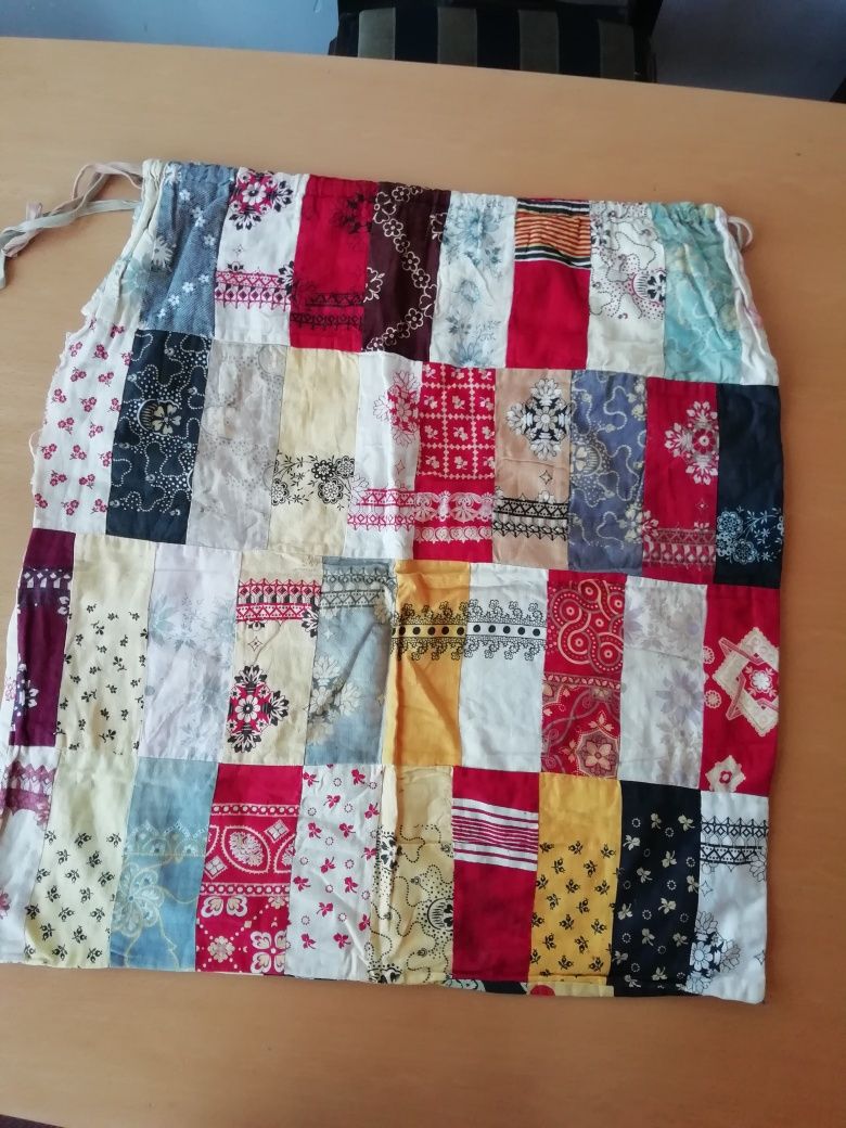 Sacos grandes em patchwork.